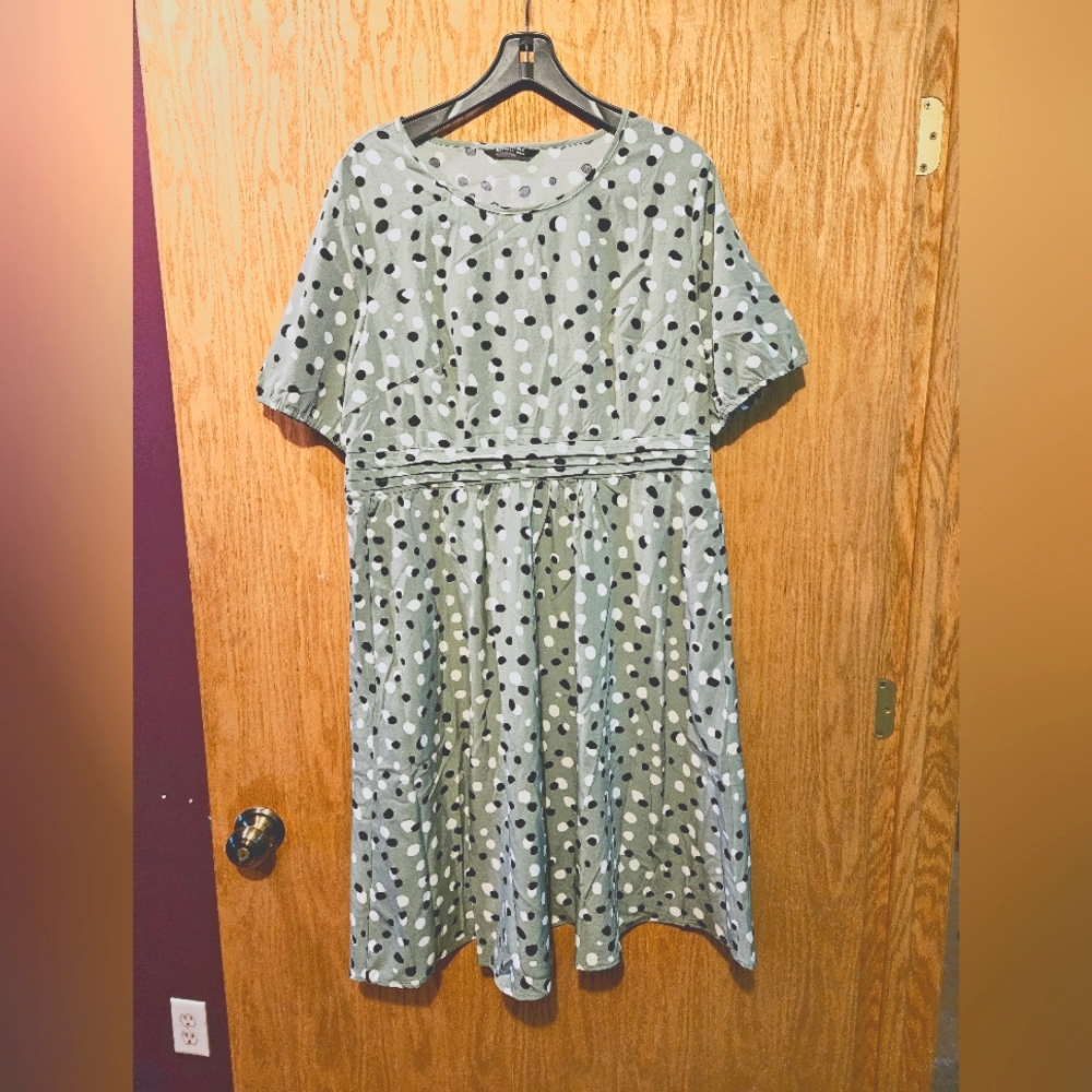 Bloomchic Green and Black dress sz 14-16